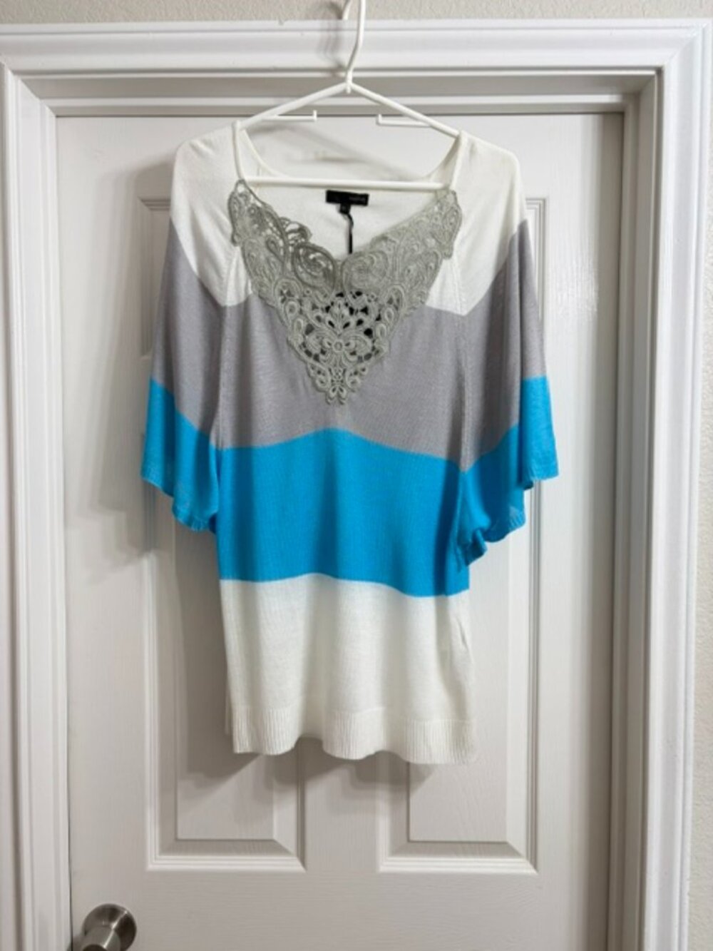 Lovposh Women's Multi-Color Lightweight Sweater, Size M/L (NWT)